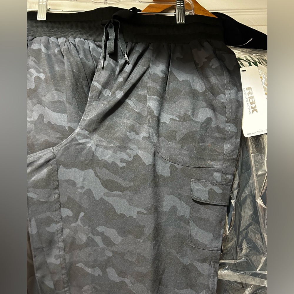 NWT RBX Crop Cargo pants Sz Large Black Camouflage - Picture 12 of 16